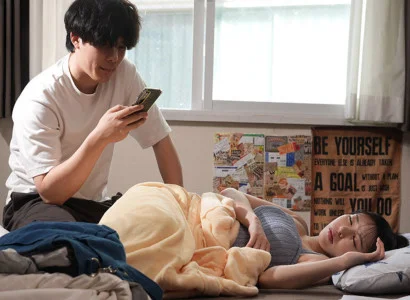 Kẻ đó muốn xem người yêu ngoại tình